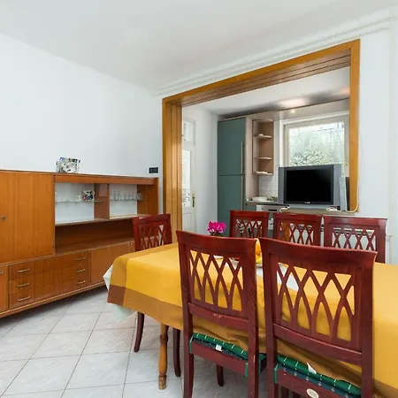 Lucio 399 Poreč